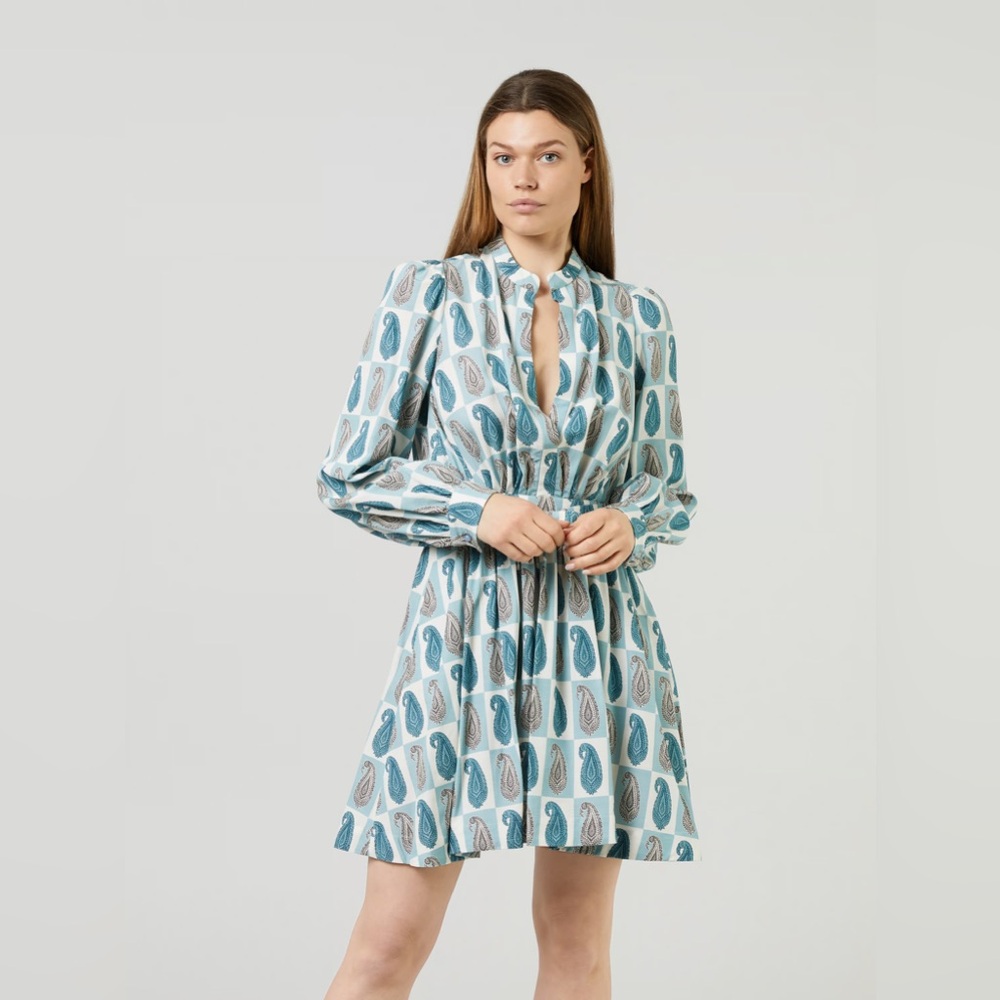 ETRO NWT!!! 🩵

Blue Mandarin Collar Shawl Patterned Mini Dress